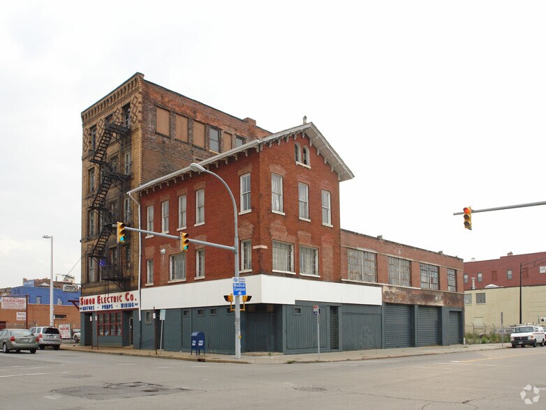 357 Ellicott St, Buffalo, NY à vendre - Photo principale – Image 1 sur 2