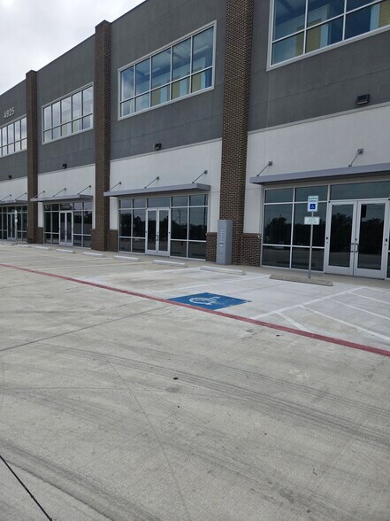 4925 Denton Hwy, Haltom City, TX à louer - Photo de l’immeuble – Image 3 sur 11