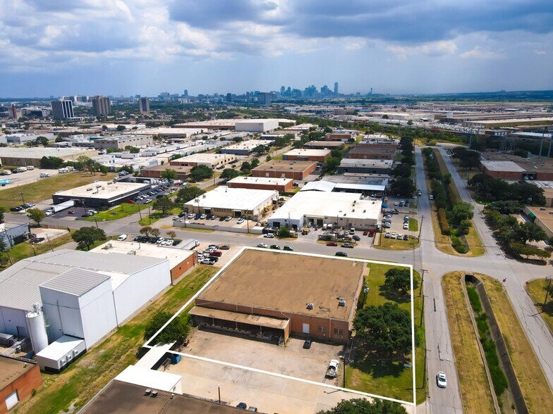 8408 Chancellor Row, Dallas, TX à vendre - Photo de l’immeuble – Image 3 sur 13