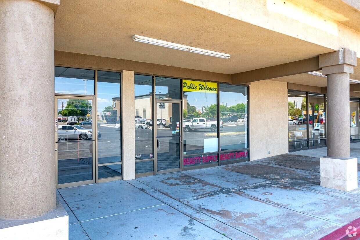 2313-2523 N Chester Ave, Bakersfield, CA à louer Photo intérieure– Image 1 sur 1