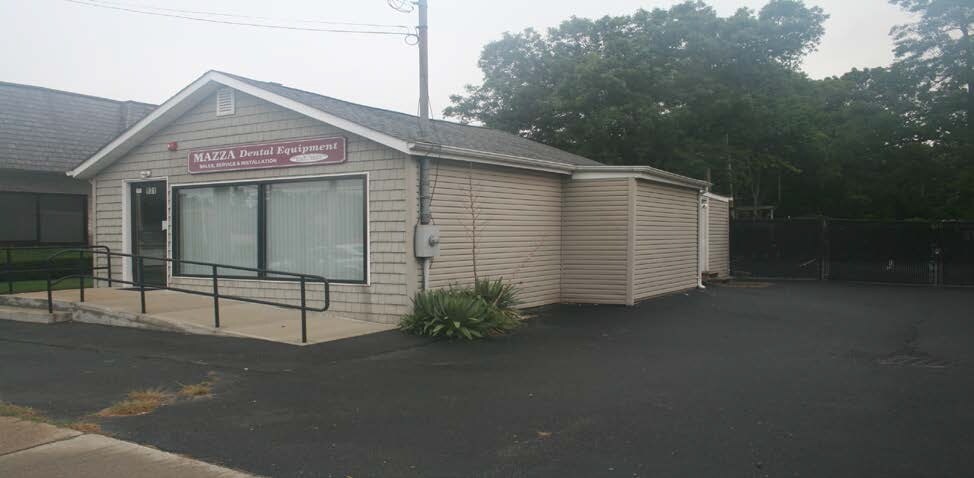 931 Rt-25a, Miller Place, NY à vendre - Photo principale – Image 2 sur 21