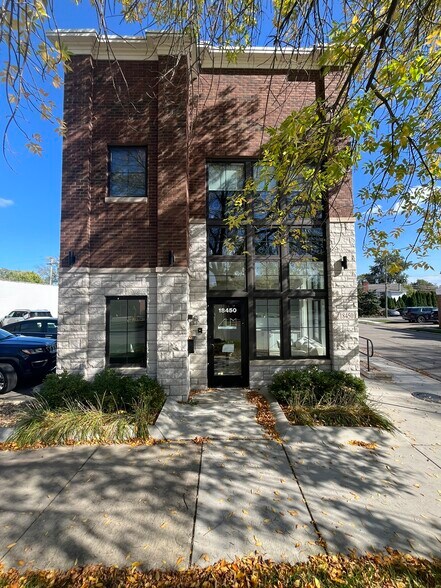 18450 Mack Ave, Grosse Pointe, MI à louer - Photo de l’immeuble – Image 2 sur 15