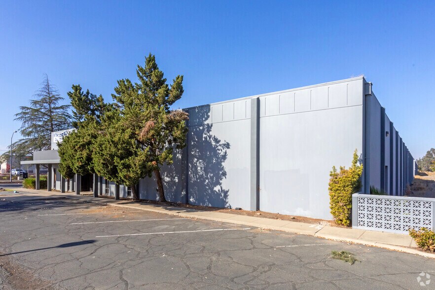 1985 W Olive Ave, Merced, CA à louer - Photo de l’immeuble – Image 3 sur 7