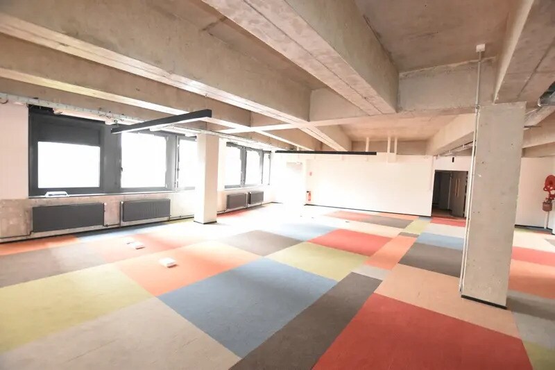 Bureau dans Paris à vendre - Photo de l’immeuble – Image 2 sur 7