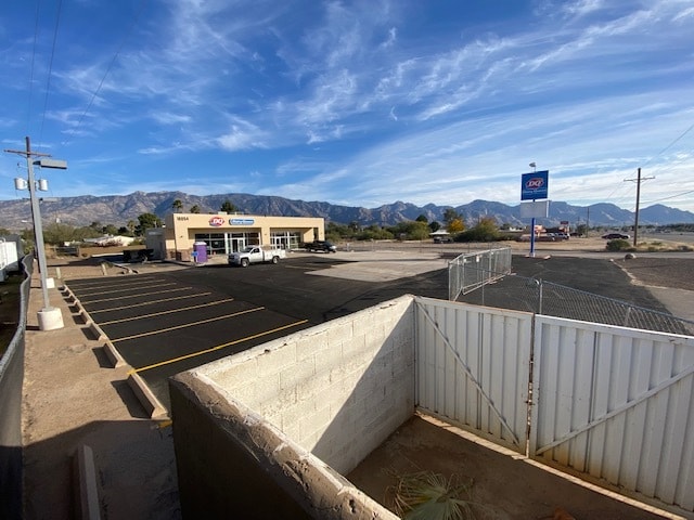16054 N Oracle Rd, Catalina, AZ à louer Photo de l’immeuble– Image 1 sur 3