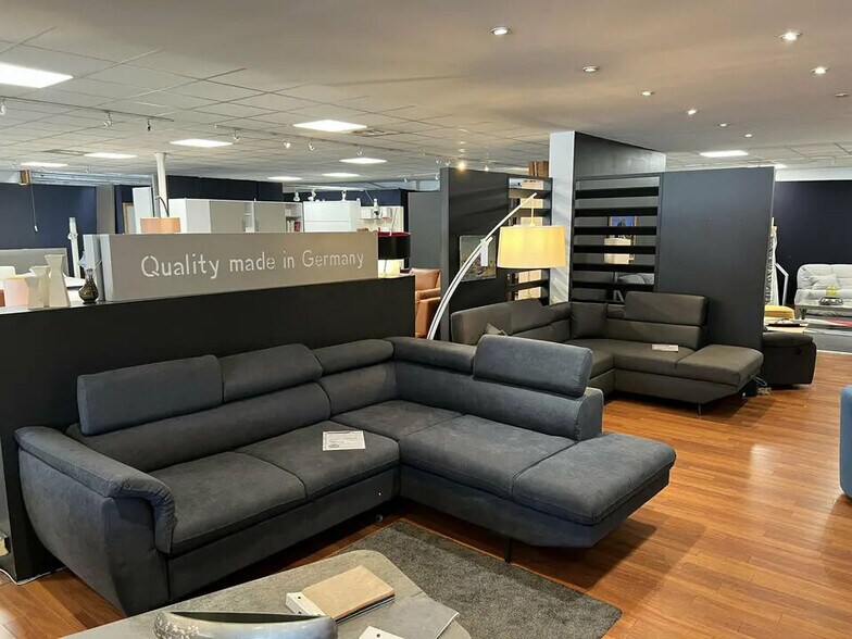 Local commercial dans Vitrolles à louer - Photo de l’immeuble – Image 3 sur 6