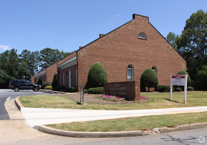 650 Oglethorpe Ave, Athens, GA à louer - Photo de l’immeuble – Image 3 sur 35
