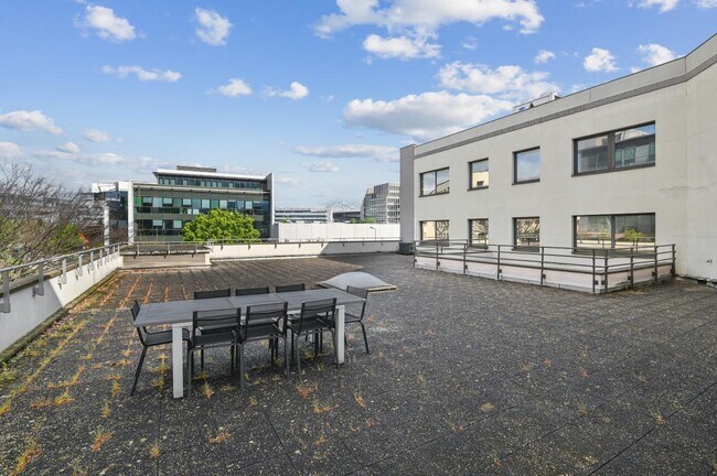 Plus de détails pour 5 Rue Francis De Pressensé, Saint-Denis - Bureau, Industriel/Logistique à louer