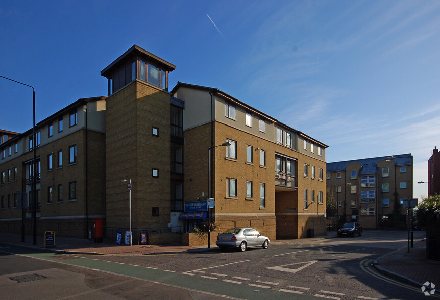 69 Prestons Rd, Londres à vendre - Photo principale – Image 1 sur 2