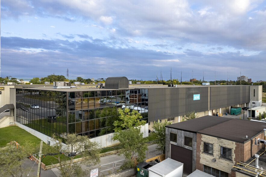 9 Densley Ave, Toronto, ON à vendre - Photo de l’immeuble – Image 3 sur 5