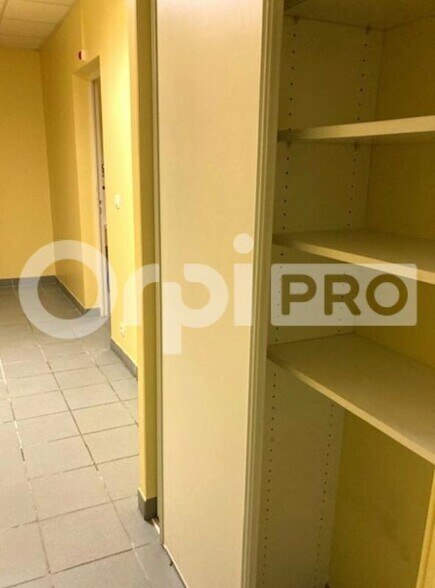 Local d'activités dans Fleury-les-Aubrais à vendre - Photo intérieure – Image 3 sur 18