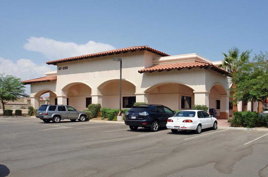 47250 Washington St, La Quinta, CA à louer - Photo de l’immeuble – Image 3 sur 3