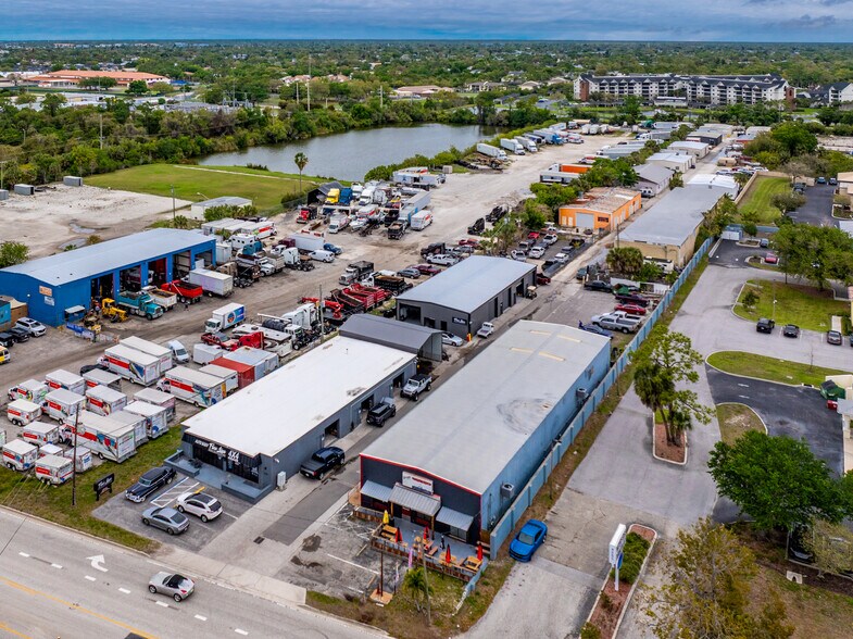 23064 Harbor View Rd, Port Charlotte, FL à vendre - Photo de l’immeuble – Image 2 sur 67