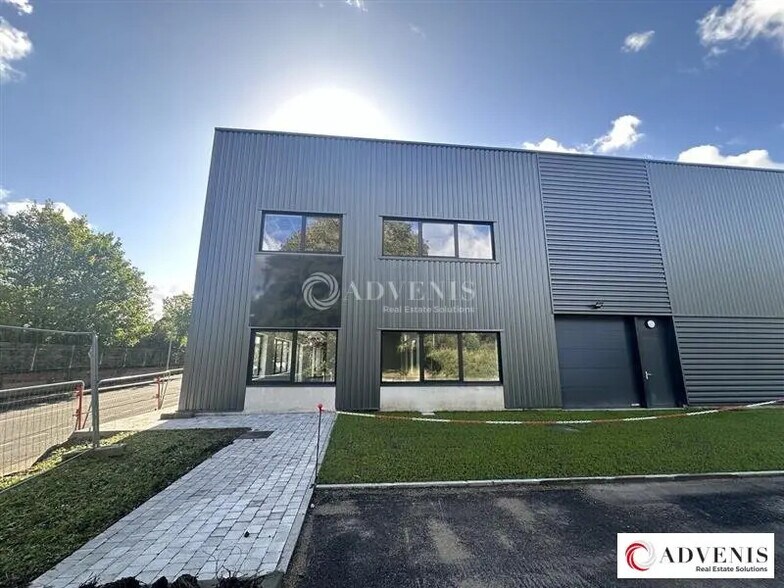 Local d'activités dans Tourcoing à vendre - Photo de l’immeuble – Image 1 sur 11