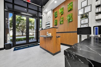 Plus de détails pour 301 Altara Ave, Coral Gables, FL - Logement à vendre