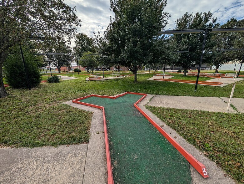 1004 E 12th Ave, Emporia, KS à vendre - Photo de l’immeuble – Image 3 sur 12