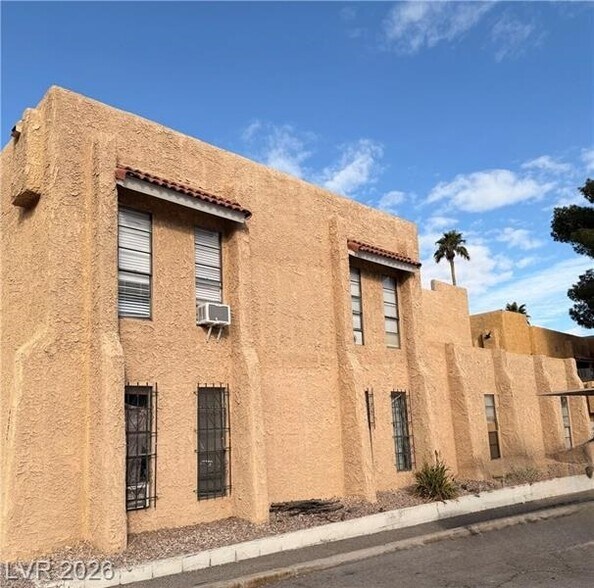 4650 Koval Ln, Las Vegas, NV à vendre - Photo de l’immeuble – Image 1 sur 11