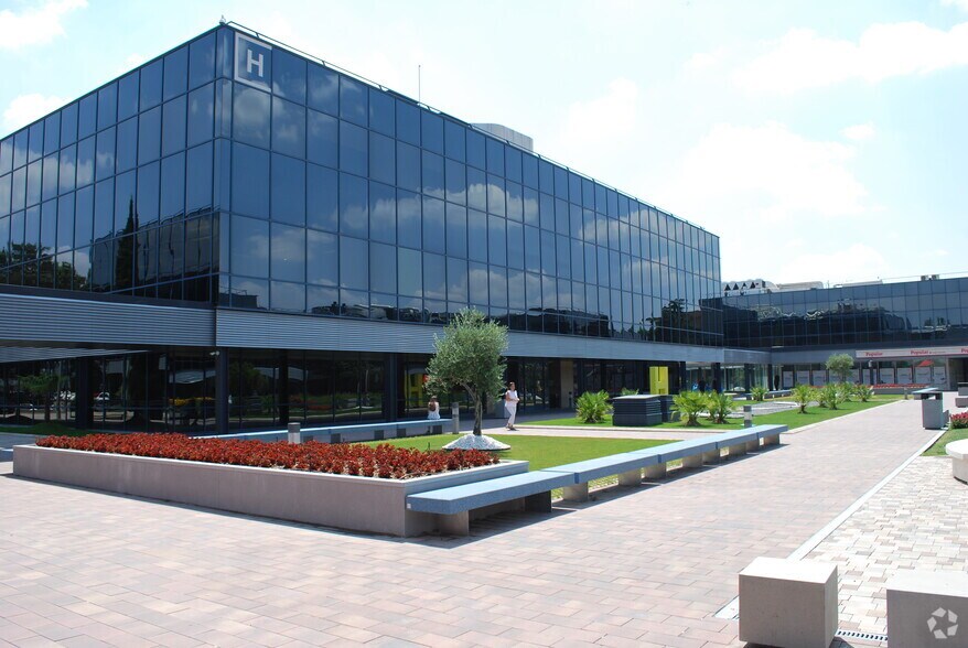 Avenida Castilla, 2, San Fernando de Henares, Madrid à louer - Photo de l’immeuble – Image 2 sur 10