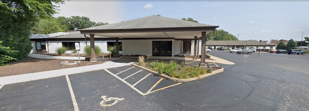 2210 Dean St, St Charles, IL à vendre - Photo de l’immeuble – Image 3 sur 8
