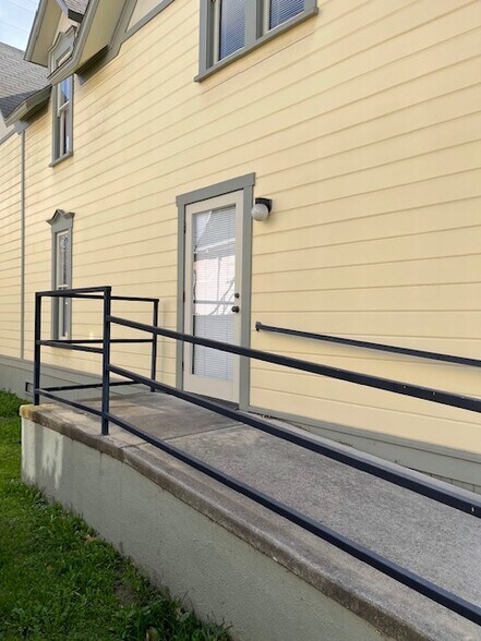 714 N Spurgeon St, Santa Ana, CA à louer - Photo de l’immeuble – Image 2 sur 19