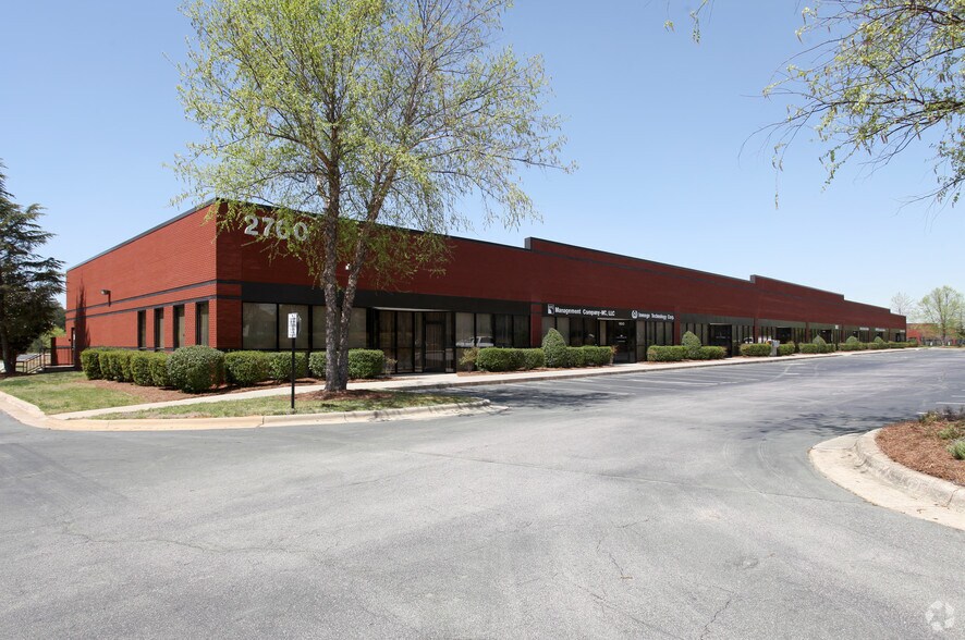 2641 Sumner Blvd, Raleigh, NC à louer - Photo de l’immeuble – Image 2 sur 5