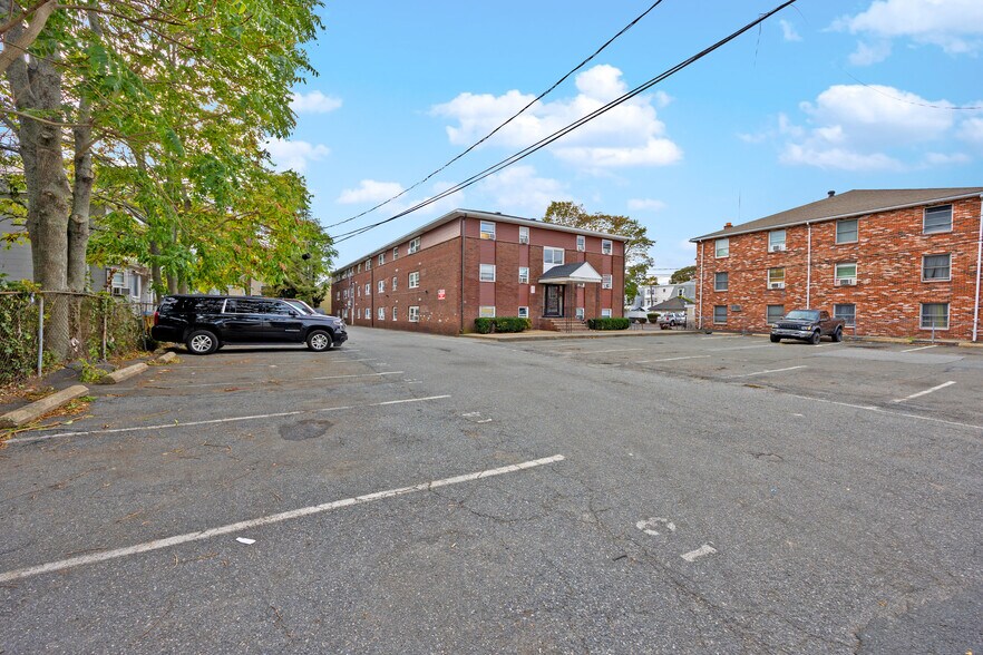 108 Franklin St, Lynn, MA à vendre - Photo de l’immeuble – Image 2 sur 10