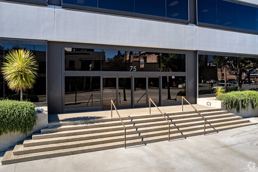 75 N Fair Oaks Ave, Pasadena, CA à louer - Photo de l’immeuble – Image 3 sur 5