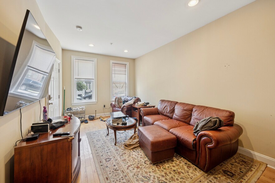 827 Corinthian Ave, Philadelphia, PA à vendre - Photo de l’immeuble – Image 3 sur 7