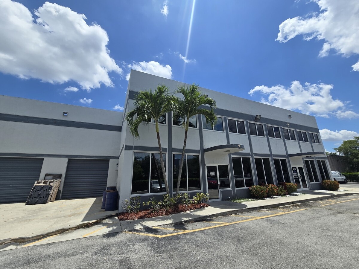 3760-3788 NW 124th Ave, Coral Springs, FL 33065 - Lot 212 - - Photo intérieure - Image 2 of 13