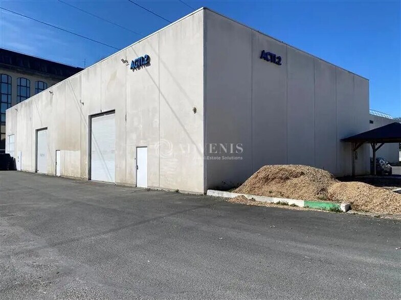 Local d’activités dans Vitry-sur-Seine à louer - Photo de l’immeuble – Image 2 sur 8