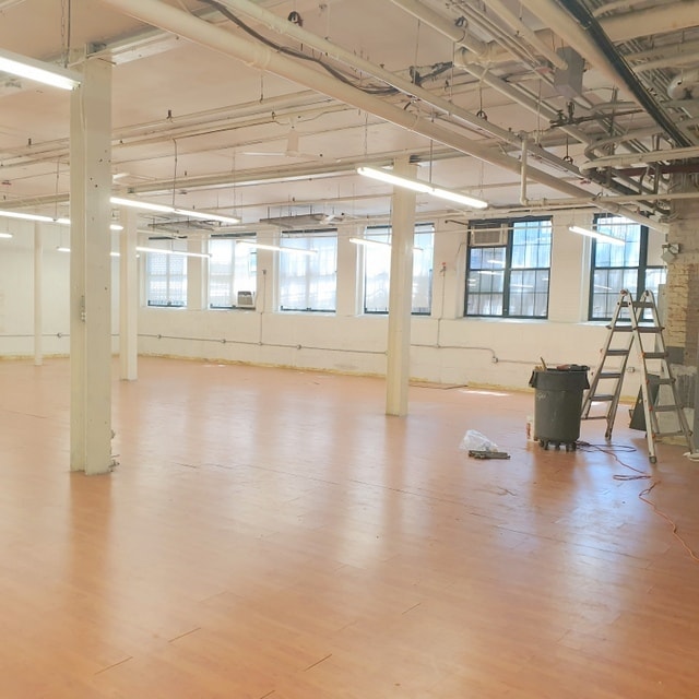 37-24 24th St, Long Island City, NY à louer Photo de l’immeuble– Image 1 sur 22