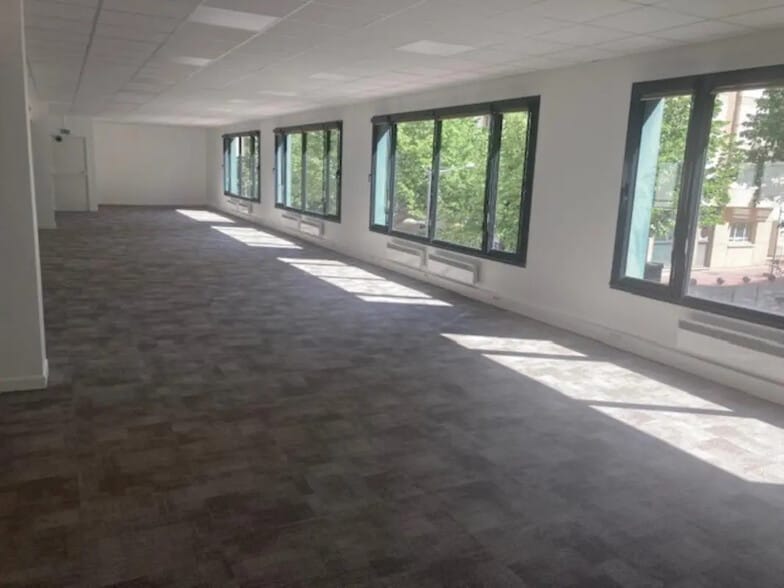 Bureau dans Lyon à louer - Photo de l’immeuble – Image 3 sur 27