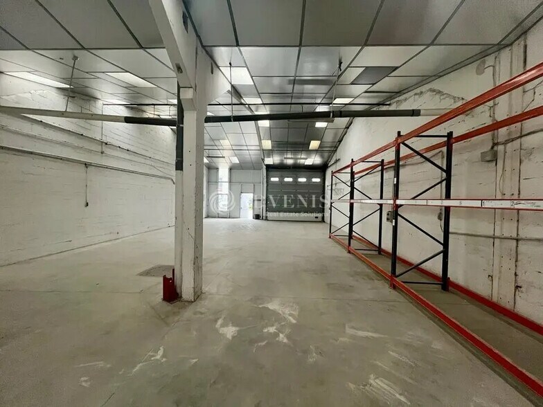 Local d’activités dans SAINT-OUEN-L'AUMONE à louer - Photo intérieure – Image 3 sur 9