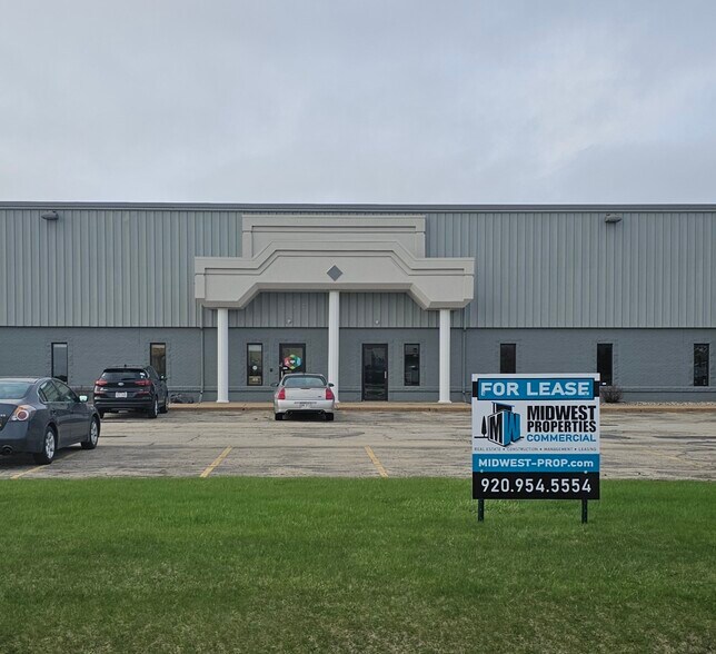 W6483 Design Dr, Greenville, WI à louer - Photo de l’immeuble – Image 1 sur 9