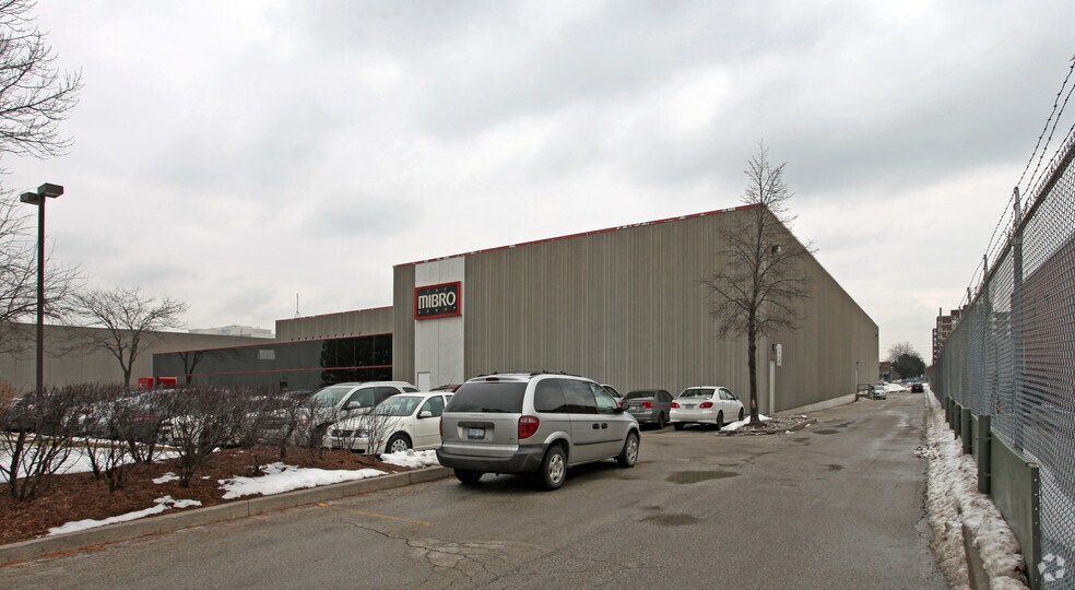 111 Sinnott Rd, Toronto, ON à louer - Photo principale – Image 1 sur 3