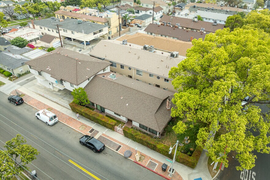 303 S Kenneth Rd, Burbank, CA à vendre - Photo de l’immeuble – Image 2 sur 13