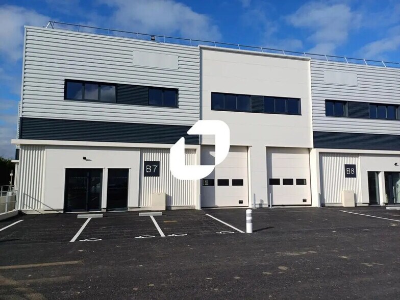 Local d’activités dans Saint-Aignan-Grandlieu à louer - Photo de l’immeuble – Image 1 sur 13