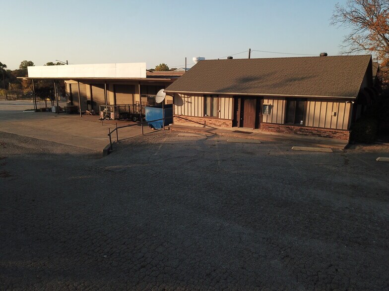 2700 James St, Denton, TX à vendre - Photo de l’immeuble – Image 2 sur 36