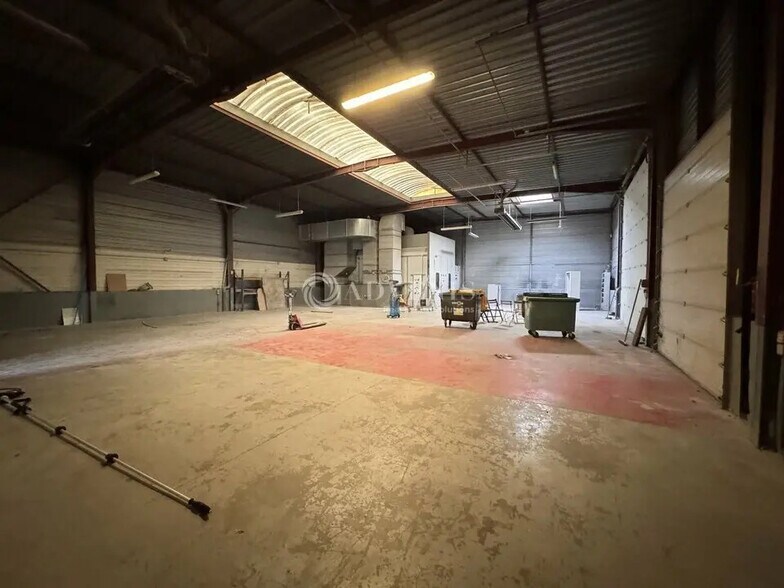 Local d’activités dans Gretz-Armainvilliers à louer - Photo de l’immeuble – Image 1 sur 3