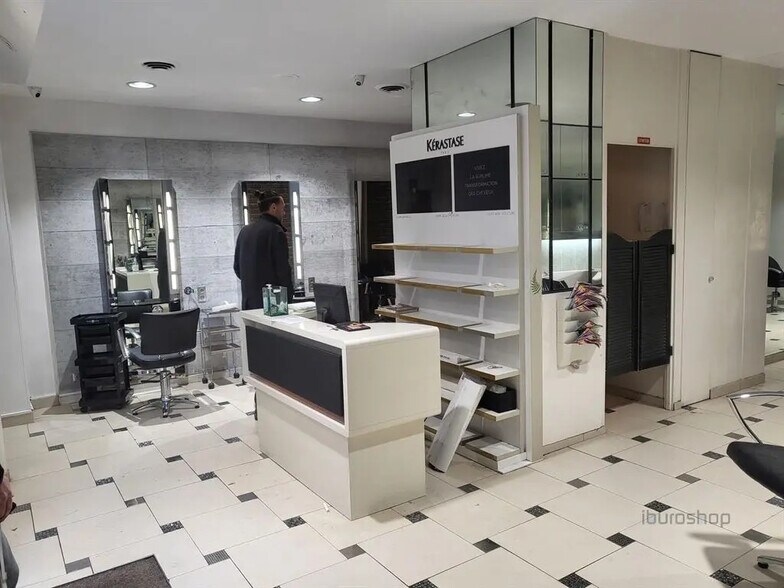 Local commercial dans Paris à louer - Photo de l’immeuble – Image 1 sur 4