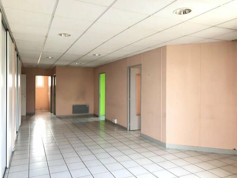Local d’activités dans Bretteville-sur-Odon à louer - Photo de l’immeuble – Image 2 sur 5