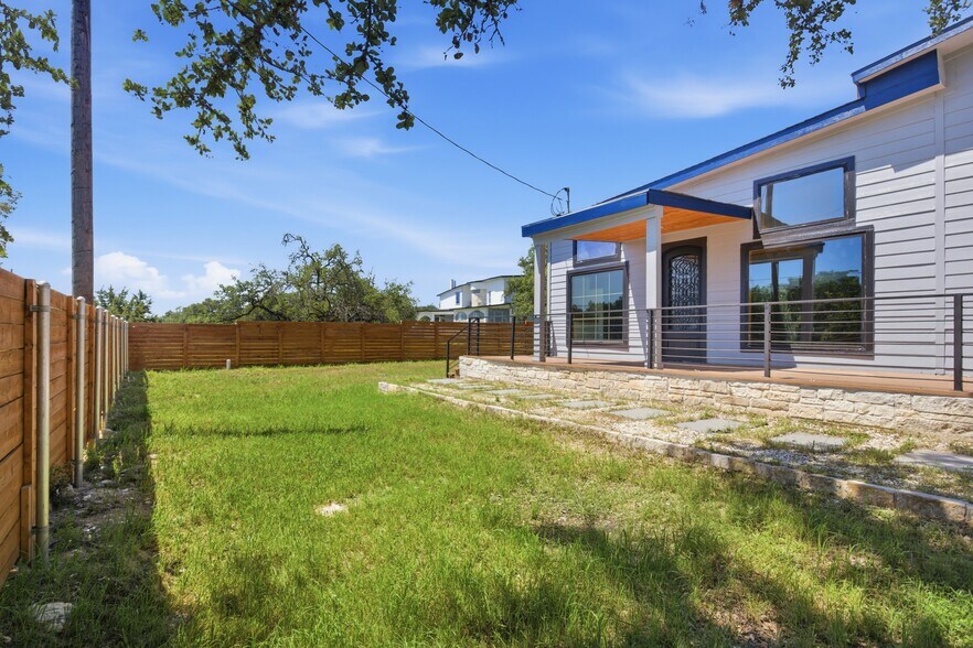 17621 Stacey Ln, Lago Vista, TX à louer - Photo de l’immeuble – Image 2 sur 34