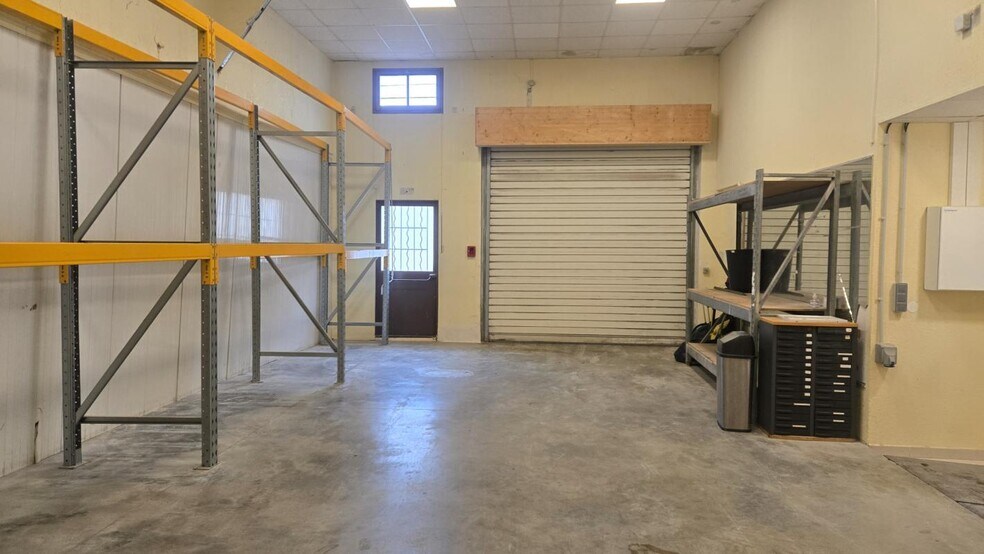 Local commercial dans La Crau à vendre - Photo intérieure – Image 1 sur 11