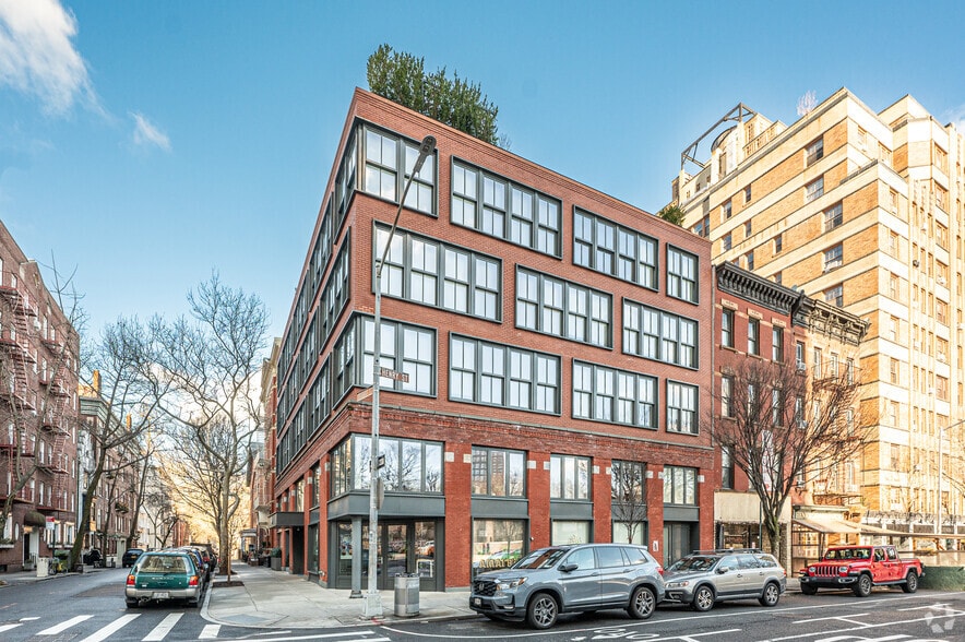 70 Henry St, Brooklyn, NY à louer - Photo de l’immeuble – Image 3 sur 6