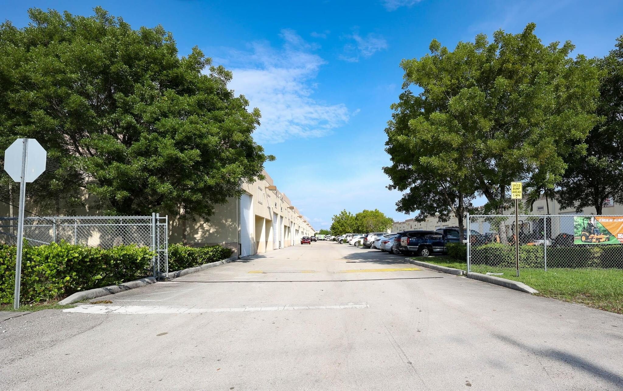 13816 SW 142nd Ave, Miami, FL à vendre Photo de l’immeuble– Image 1 sur 5