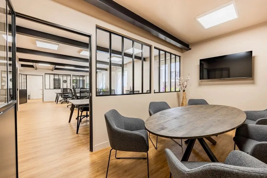 62 Bis Rue Jean-Baptiste Pigalle, Paris à louer - Photo de l’immeuble – Image 3 sur 9