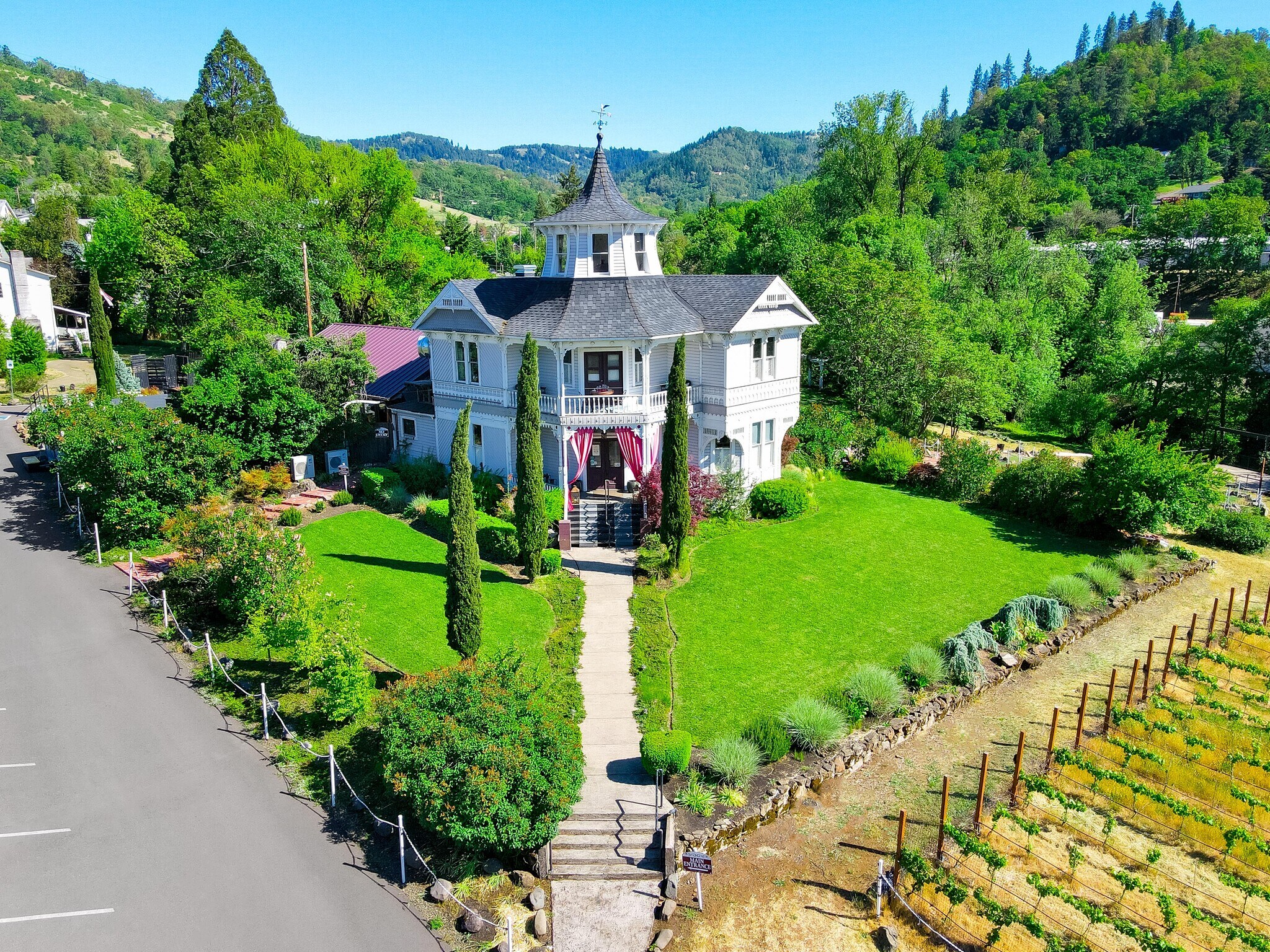 1851 SE Stephens St, Roseburg, OR à vendre Photo principale– Image 1 sur 2