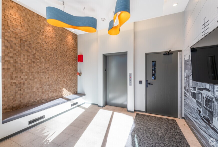 21 Pleasant St, Malden, MA à louer - Hall d’entrée – Image 3 sur 19