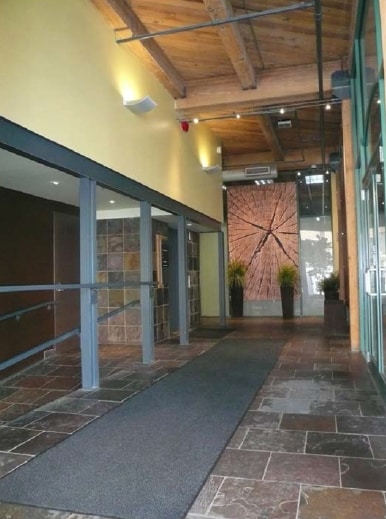 325 E Chicago St, Milwaukee, WI à louer - Hall d’entrée – Image 3 sur 6