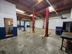 7645 Carroll Rd, San Diego, CA à louer Photo intérieure– Image 2 sur 6